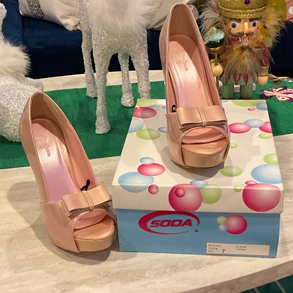 Soda Shoes - Women's Bow Peep Toe Heels - Cream